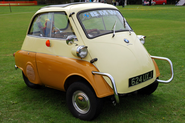 DoS 2010: The Return of Dr Syn - the Classic Car Display